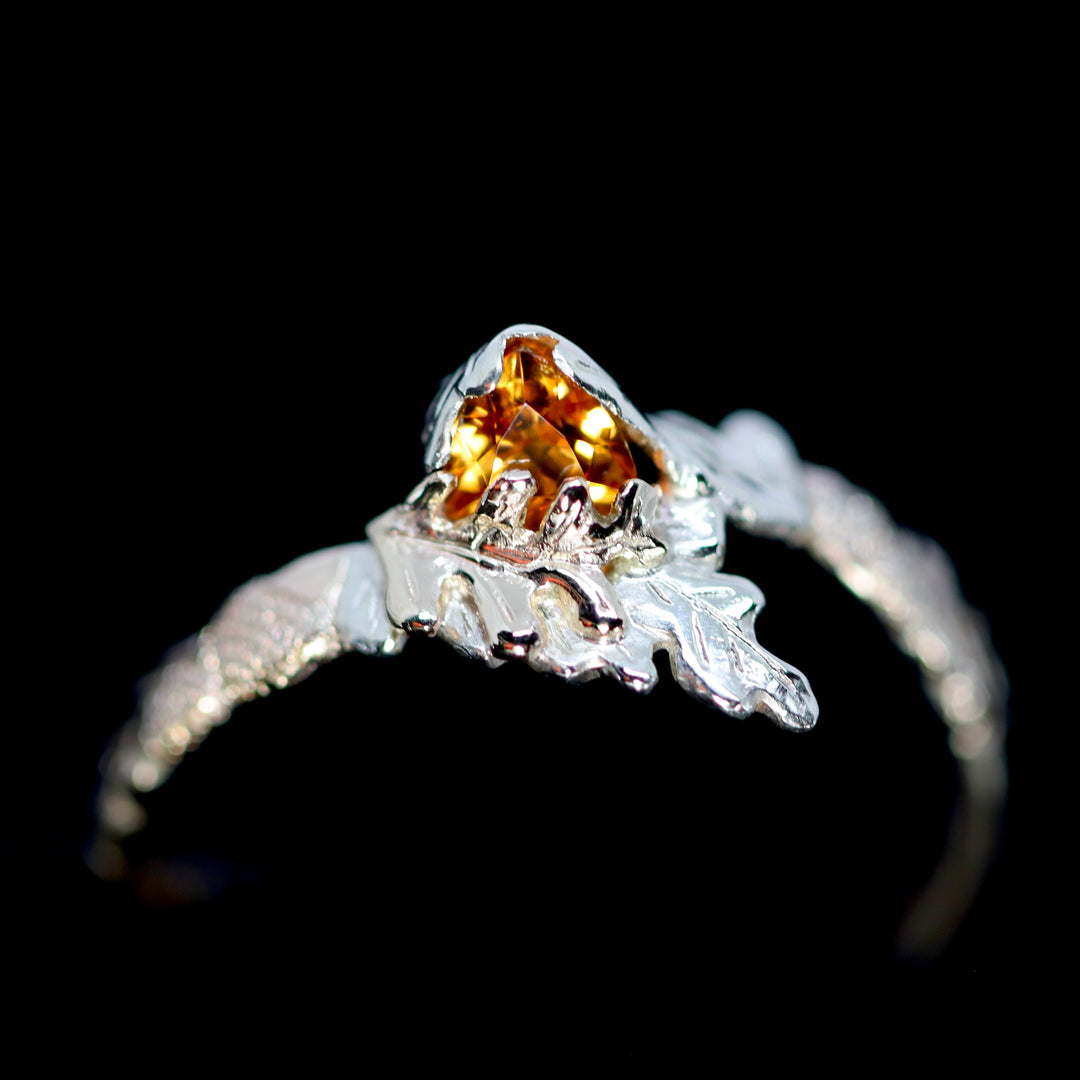 Hidden Treasure 9ct gold Spessartite Garnet Oak Ring