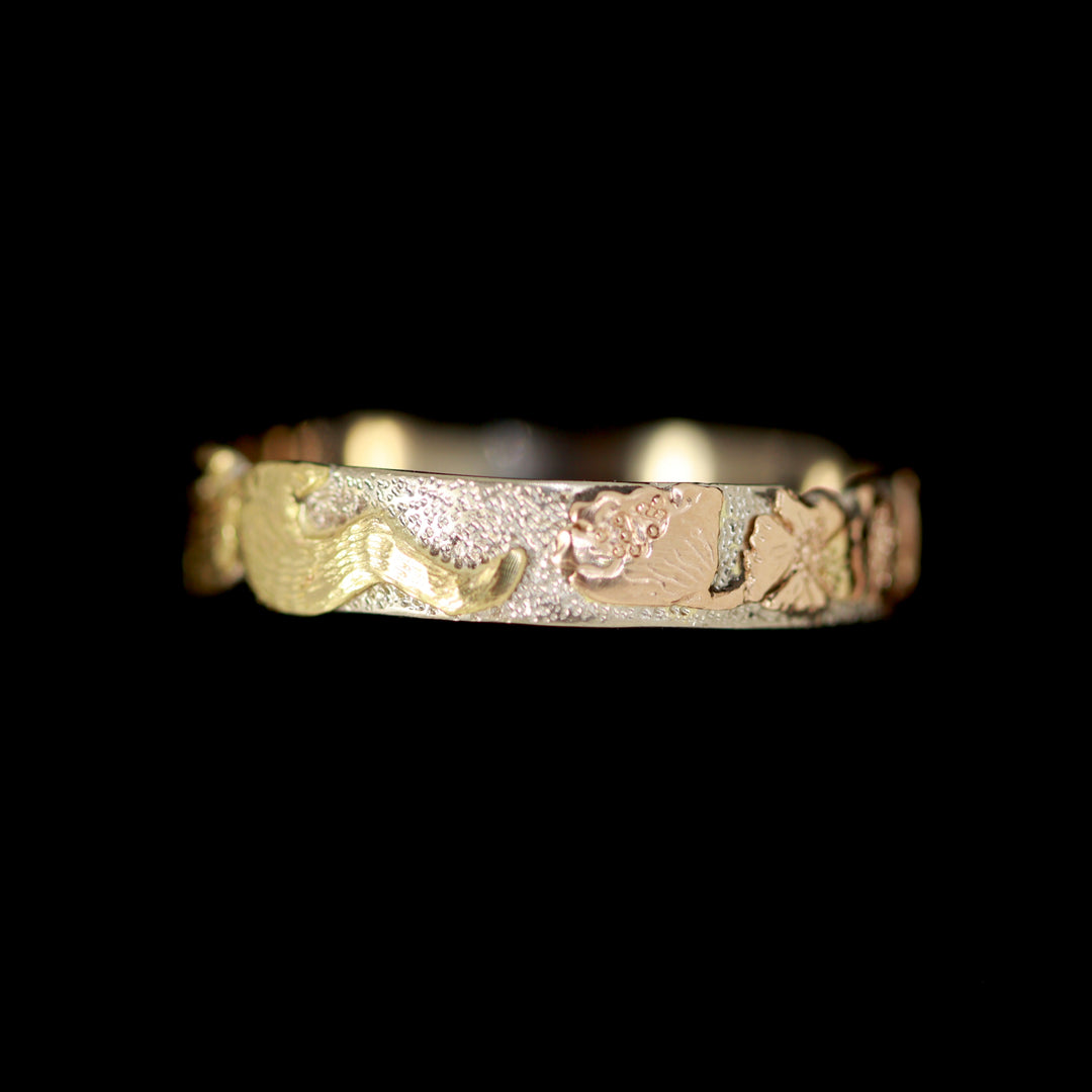 18ct Running Hare Ring