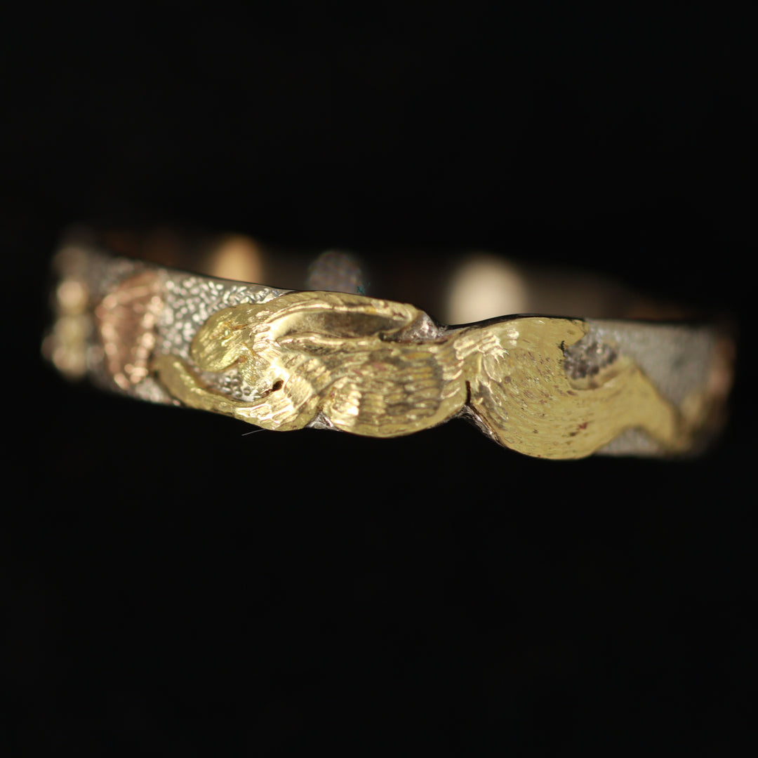 18ct Running Hare Ring