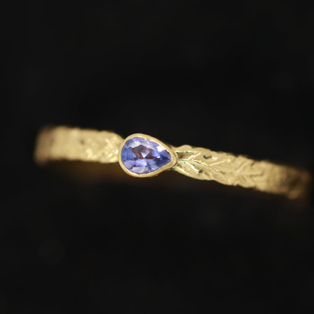 Tanzanite and 18ct Yellow Gold Oak Leaf Ring